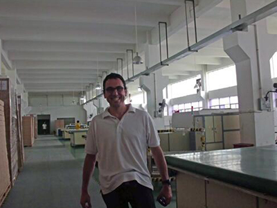 Seorang teman dari Amerika Selatan mengunjungi pabrik panel surya EverExceed
